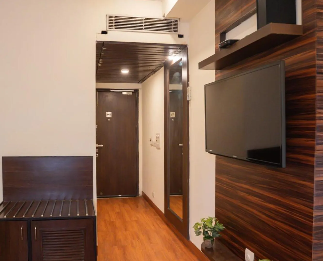 Gasthof Ahuja Residency Cyber City II Gurgaon