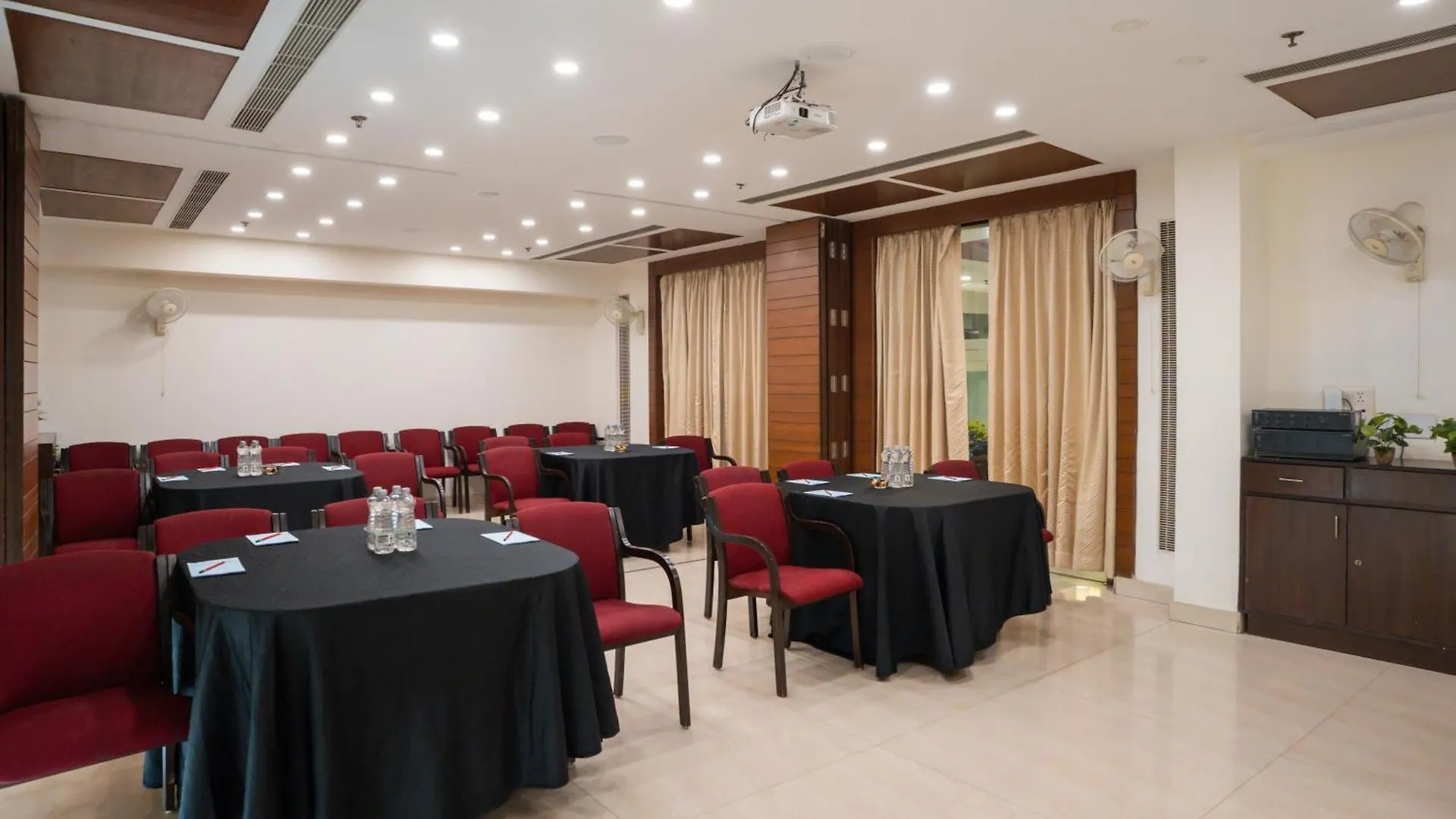 Gasthof Ahuja Residency Cyber City II Gurgaon